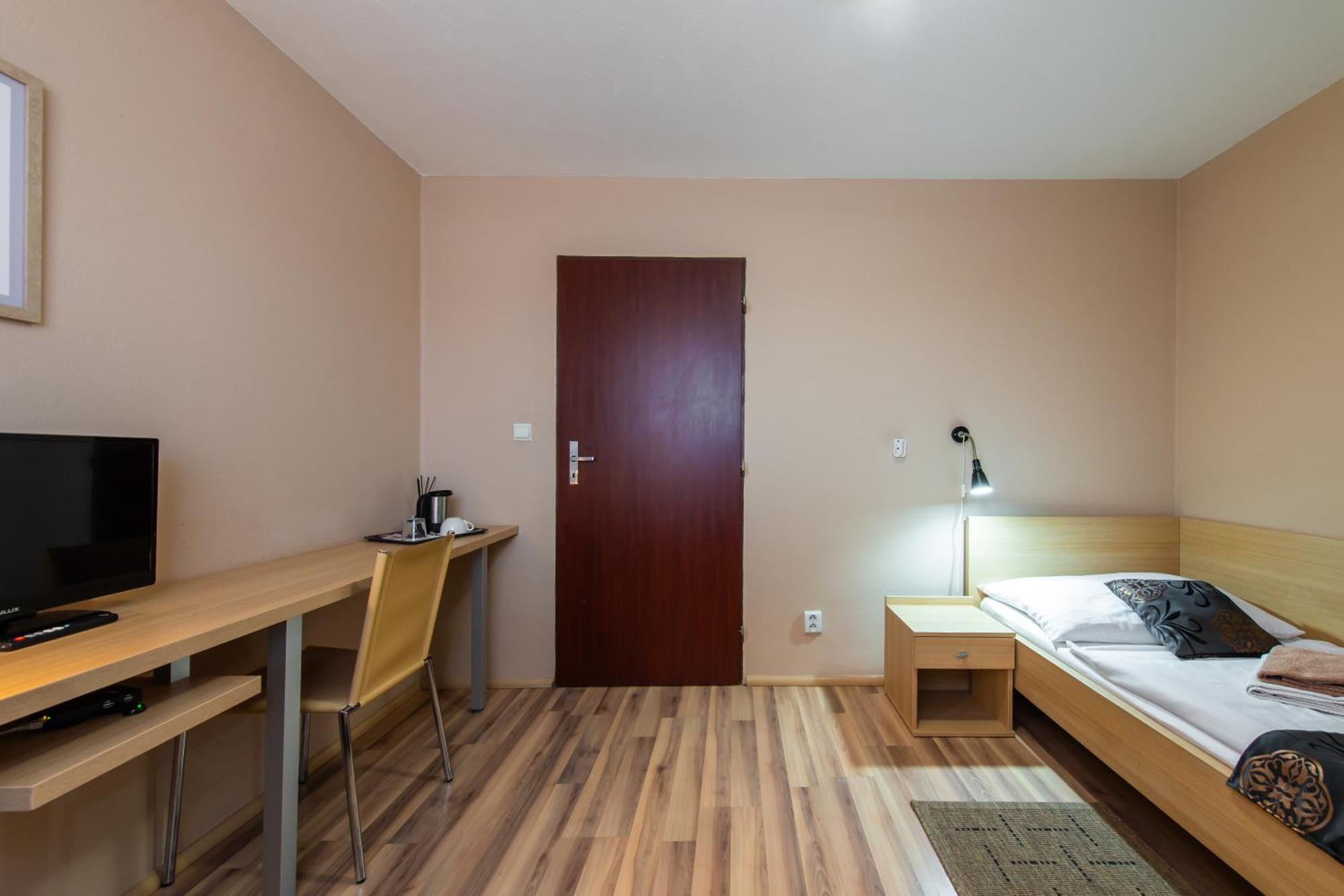 Penzion Siesta Vrable Luaran gambar