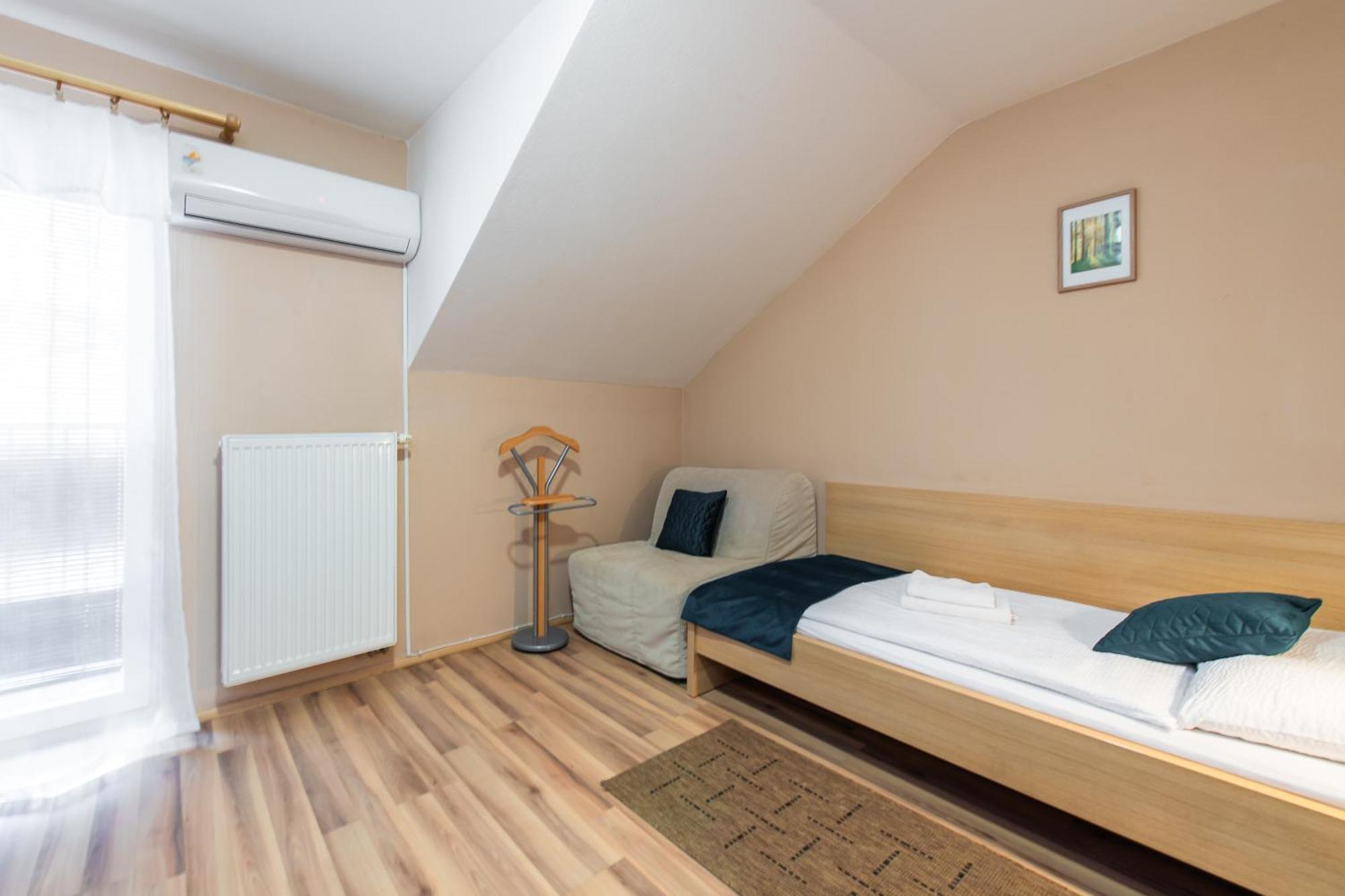 Penzion Siesta Vrable Luaran gambar
