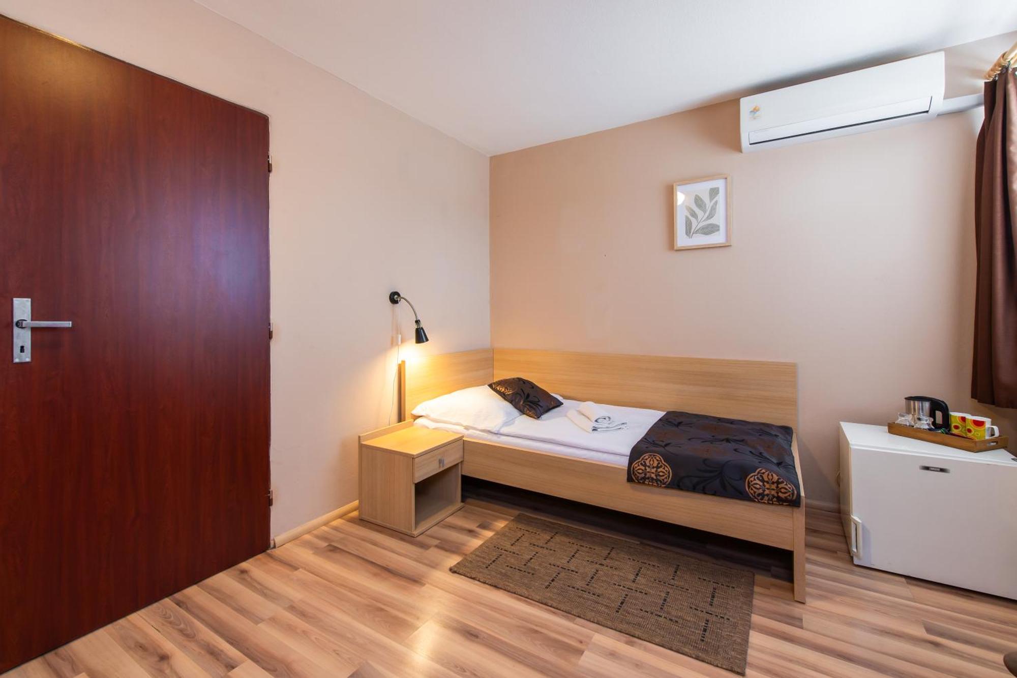 Penzion Siesta Vrable Luaran gambar