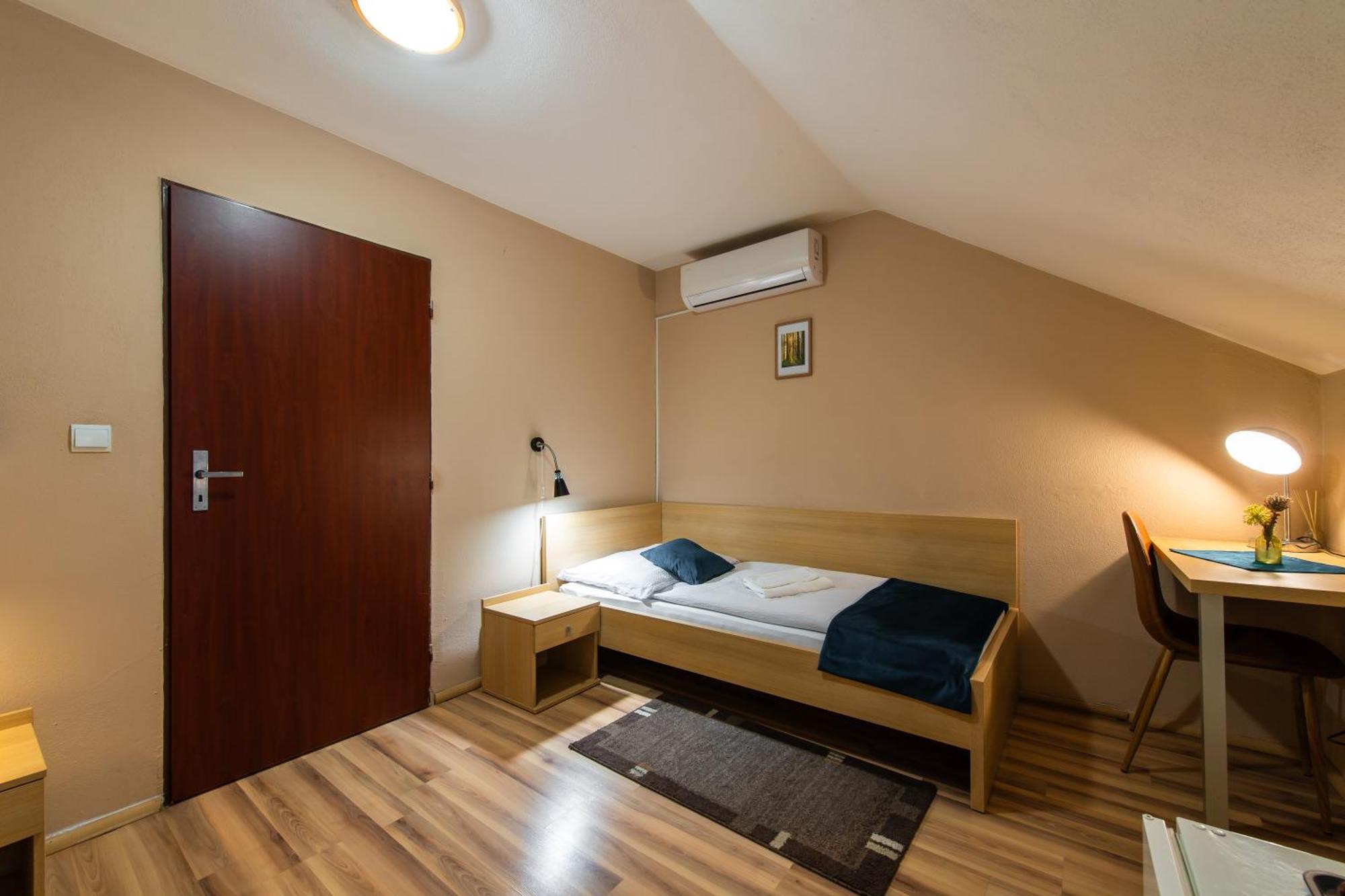 Penzion Siesta Vrable Luaran gambar